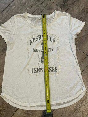 Women’s Nashville Tee, Maurices White Music City Shirt, Size L